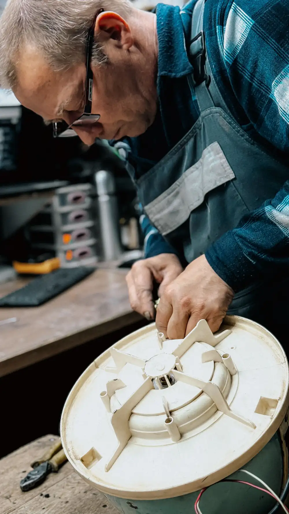 Oven repair technician diagnosing a built-in oven in Portland, OR